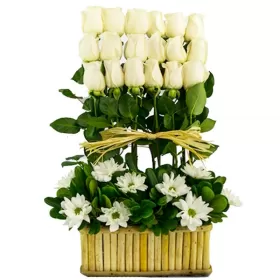 CONDOLENCIAS EN CANASTILLO CON 18 ROSAS BLANCAS