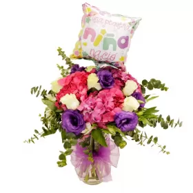 NACIMIENTO FLORERO CON HORTENSIAS Y ROSAS MÁS GLOBO ES NIÑA