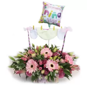 NACIMIENTO CANASTILLO CON FLORES Y ROPITA PARA NIÑA