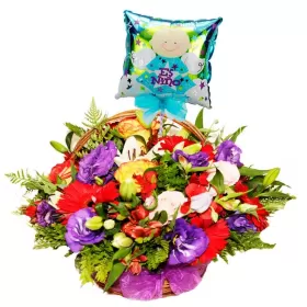 NACIMIENTO CANASTILLO CON FLORES MIX Y GLOBO ES NIÑO