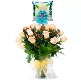 NACIMIENTO FLORERO CON 24 ROSAS DAMASCO Y GLOBO ES NIÑO