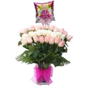 NACIMIENTO FLORERO CON 24 ROSAS MIX BLANCAS Y ROSAS CON GLOBO ES NIÑA