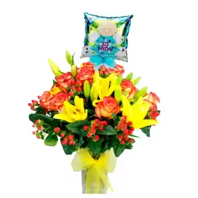 NACIMIENTO FLORERO 12 ROSAS CIRCUS Y LILIUMS AMARILLOS MÁS GLOBO PARA NIÑO