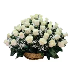 CONDOLENCIAS EN CANASTILLO DE 40 ROSAS BLANCAS