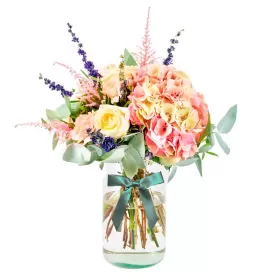 Florero con flores Rústicas en Tonos Rosadas con 2 Hortensias Eucalipto más flores mix