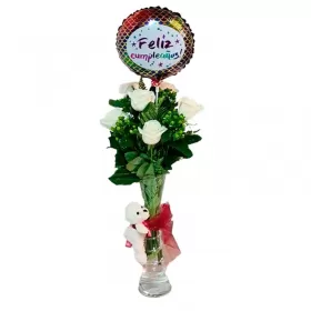 Florero para cumpleaños 6 rosas con Hipericos más Globo y Peluche.