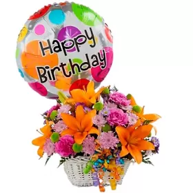 Cesta de Flores Cumpleaños Mediano con rosas y liliums naranjos más Peluche con Globo