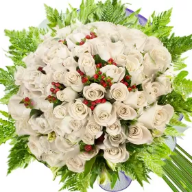 RAMO CON 50 ROSAS BLANCAS