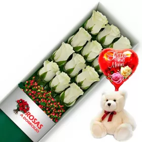 CAJA 12 ROSAS BLANCAS MÁS PELUCHE Y GLOBO DÍA DE LAS MADRES